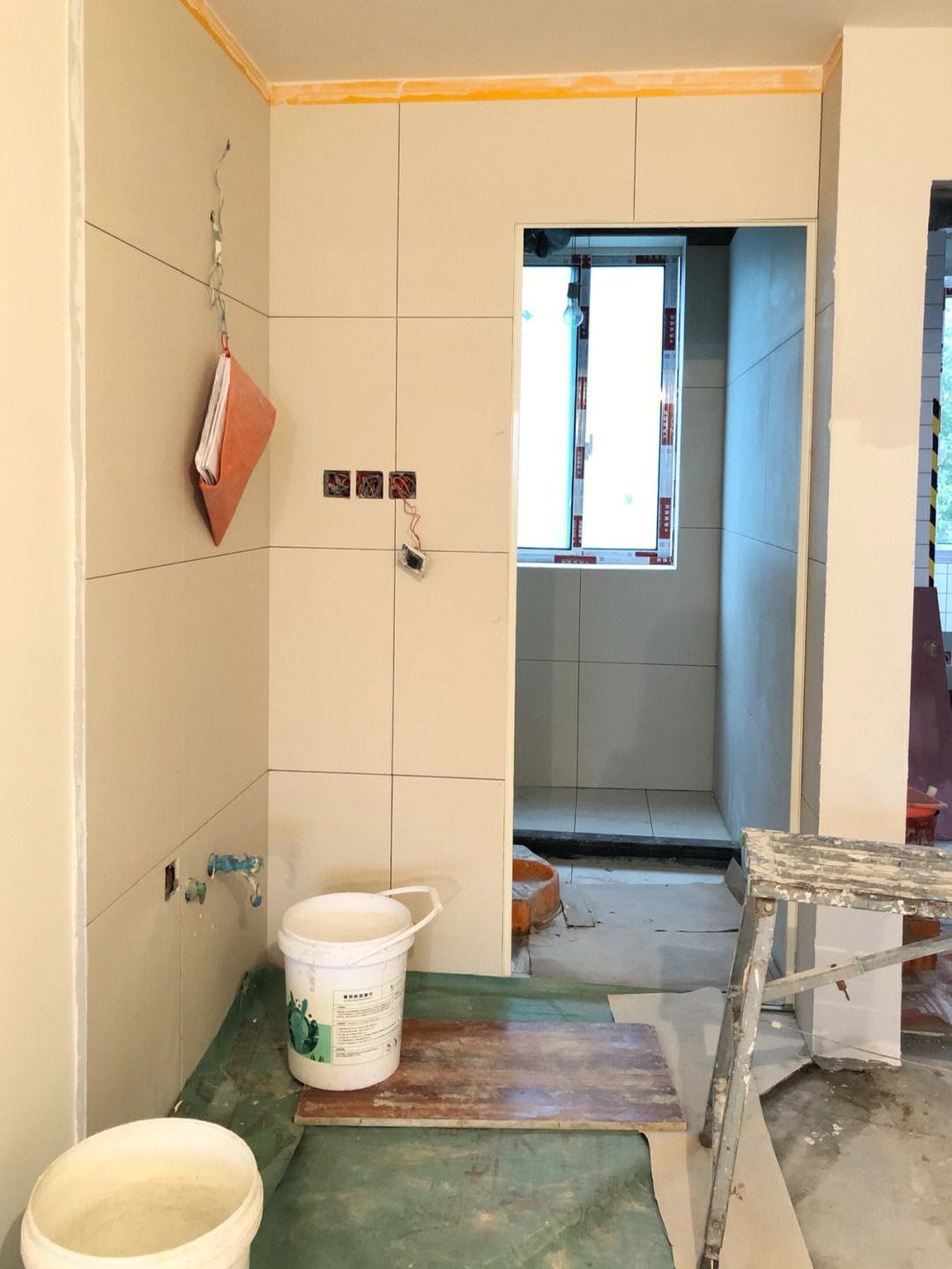 墙面砖坏了一块怎么能补进一块新的(墙面砖坏了一块怎么能补进一块新的砖)