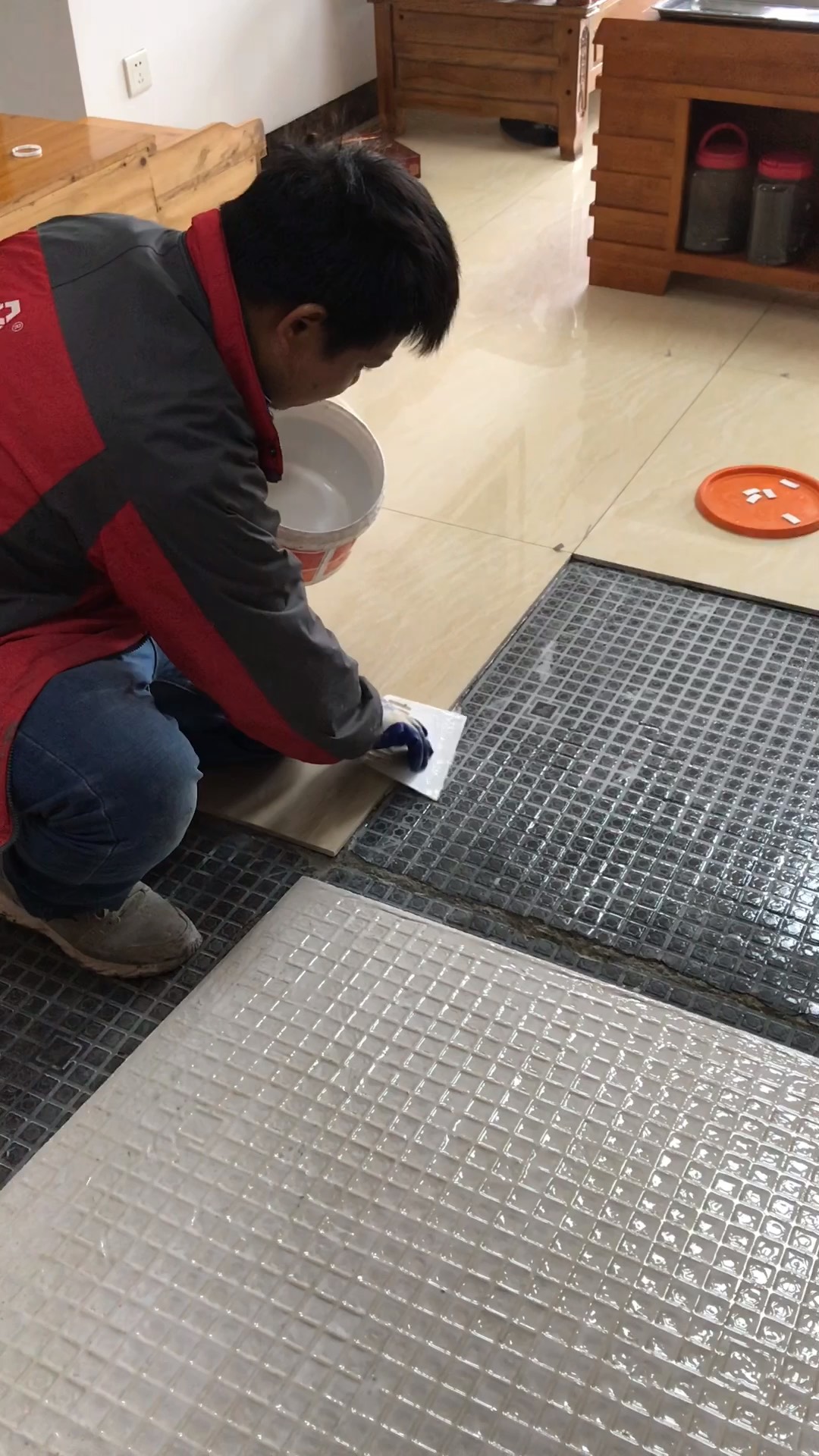 瓷砖空鼓补救方法视频教程(瓷砖空鼓补救方法视频教程图片)